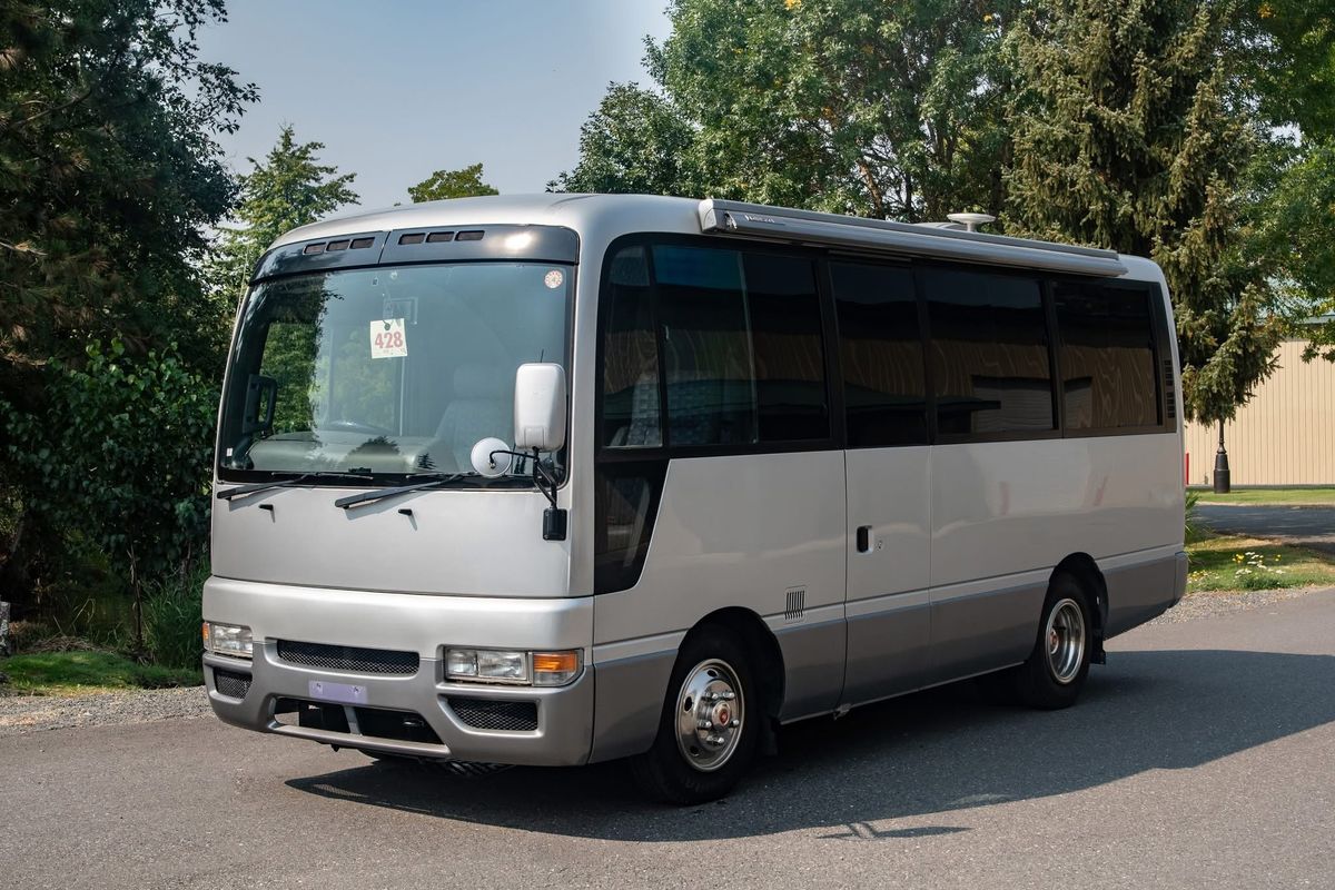 2000 Nissan Civilian Touring 9-Pass Camper  4.2L Diesel, Dually, Auto photo 2