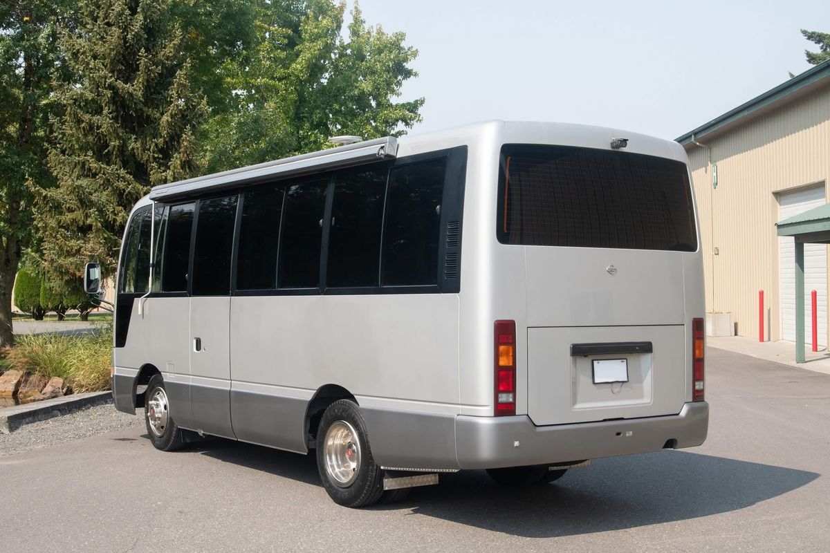 2000 Nissan Civilian Touring 9-Pass Camper  4.2L Diesel, Dually, Auto photo 4